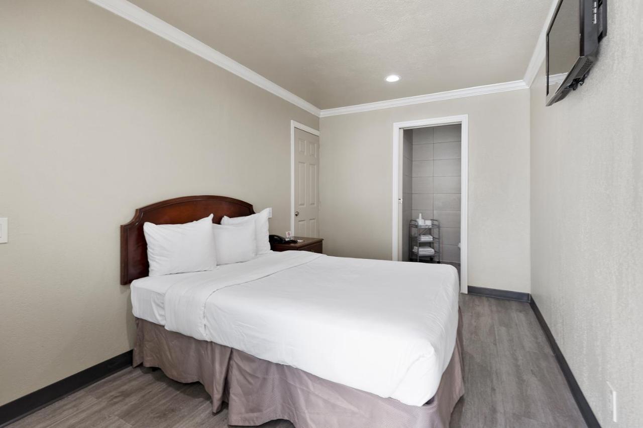Le Blanc Inn & Suites El Monte Exterior photo